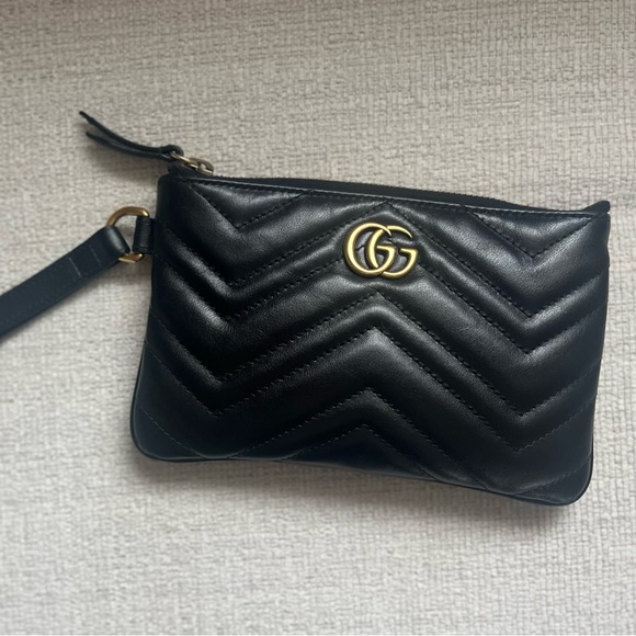 Gucci Quilted Leather Wristet - Picture 2 of 12